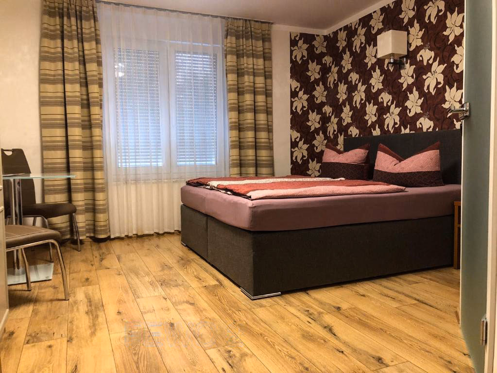 Wohnung 2: Gemütliche Wohnung im 1. OG mit Waldblick – ideal für Paare.