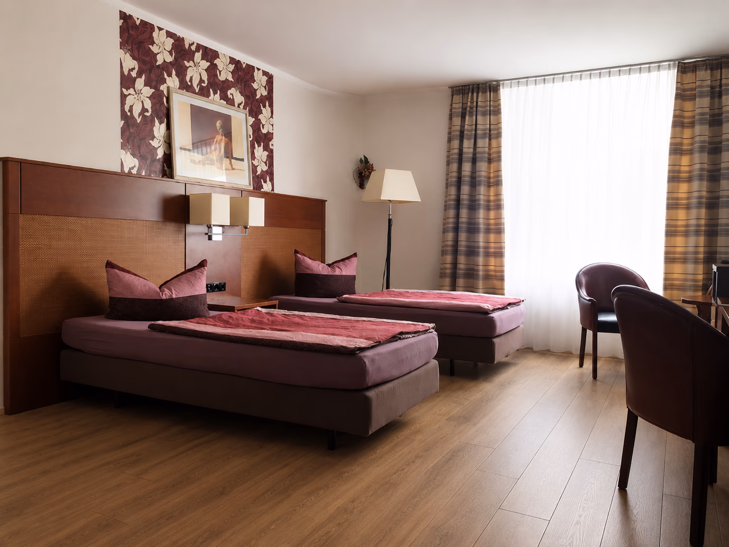 Apartment 3: Bright apartment on the 1st floor with three single beds and forest view.